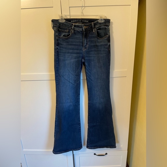 American Eagle women’s jeans. Size 6 regular. Next level stretch. Like new! - Picture 3 of 6